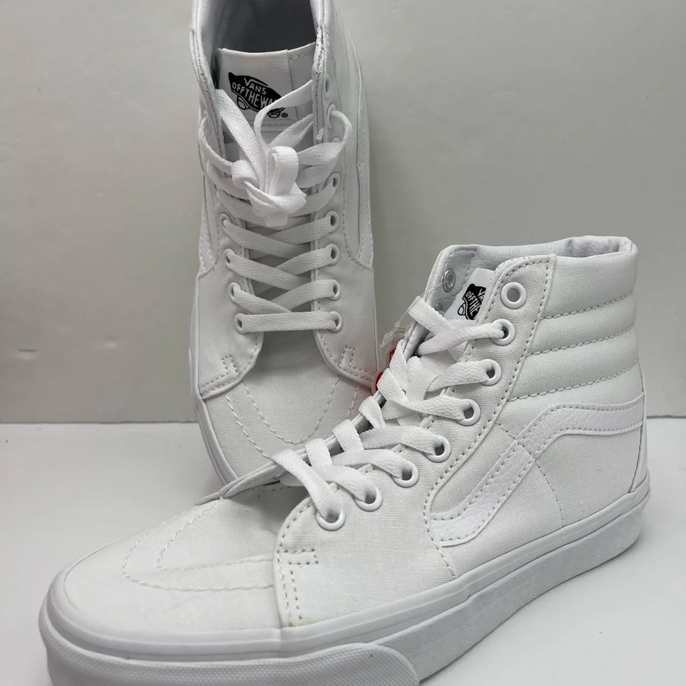 Vans Men’s Sk8-Hi Sneakers
True White
VN000D5IW00
Lifestyle, Original Icon, Canv - Picture 10 of 16